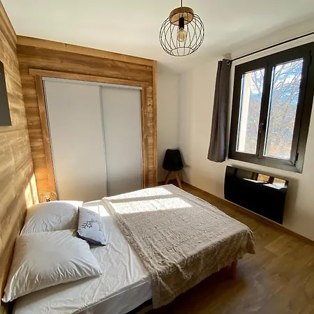 T3 Renove Avec 2 Chambres, Proche Centre, Parking, - Fr-1-758-37 Apartmán
