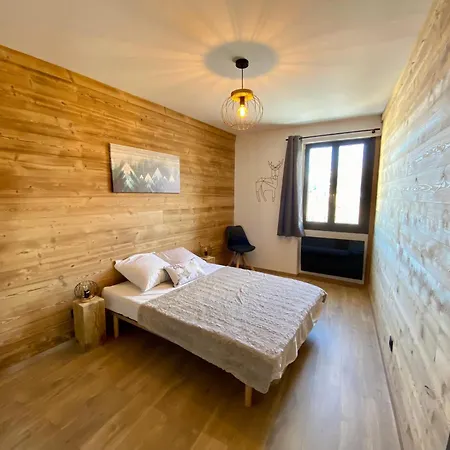 Apartment T3 Renove Avec 2 Chambres, Proche Centre, Parking, - Fr-1-758-37 Formigueres