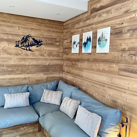 T3 Renove Avec 2 Chambres, Proche Centre, Parking, - Fr-1-758-37 * Formiguères